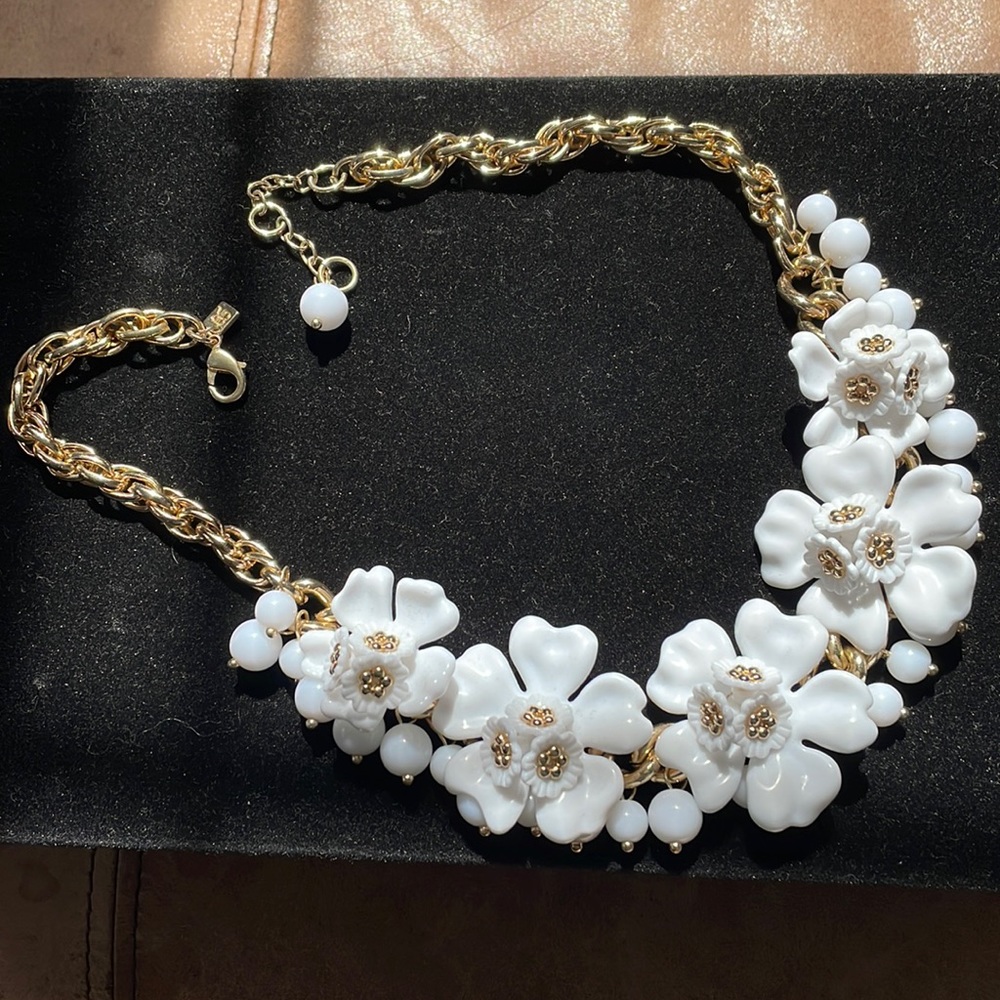Banana Republic Necklace white/gold color flowers and beads on chain